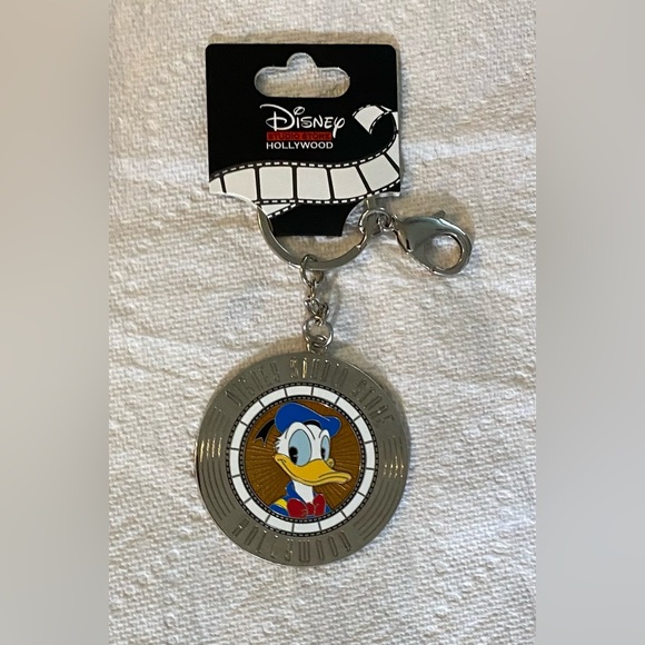 Disney Hollywood Studios NWT Key Chain/Bag Charm Donald Duck - Picture 2 of 6